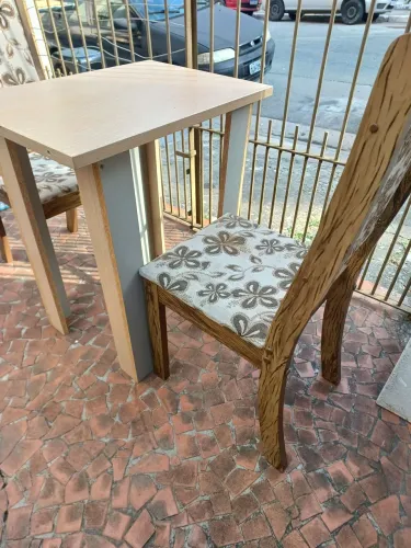 Mesa com 2 Cadeiras