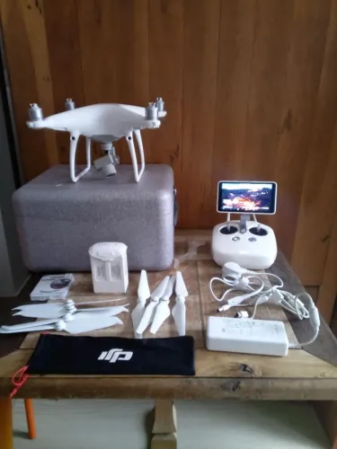 DJI Phantom 4 Pro + | 2 baterias | ótimo estado