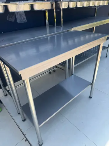 1.20x0.55 Metros em aço inox com paneleiro liso