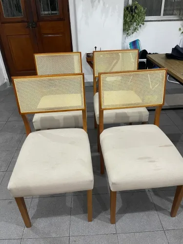 Vendo 4 cadeiras em madeira e estofado em linho
