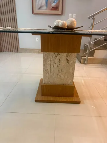 Mesa de jantar quadrada