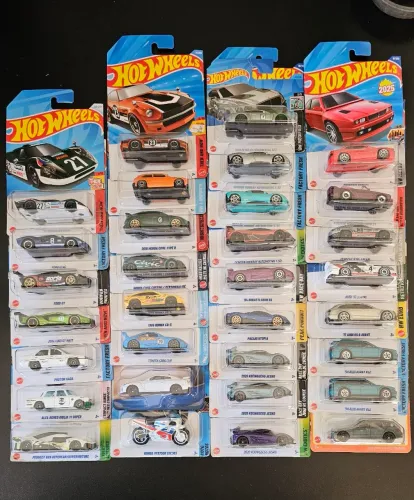 Hot Wheels R$25,00 CADA!