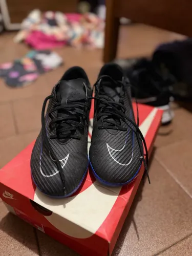 Chuteira Nike original salão - Mercurial - usada menos de 1 mês perfeito estado