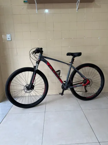 Bicicleta Oggi Big Wheel 7.0 - Aro 29 - Shimano Alivio - 27 Marchas - Freios Hidráulicos