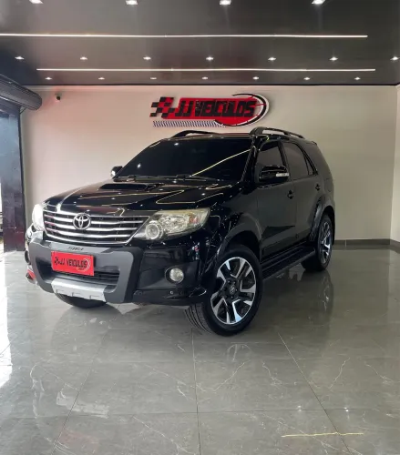 Toyota Hilux SW4 SRV D4-d 4X4 3.0 TDI Dies. AUT 2015