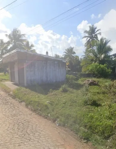 Terreno com duas construção