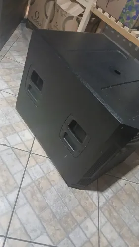 Vendo SUB GRAVE 15, novíssimo apenas 2 ano de uso