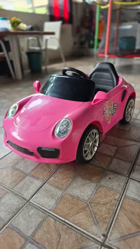 Carrinho elétrico infantil com controle remoto