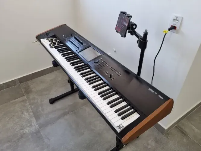 Piano Digital - Korg Kronos 2