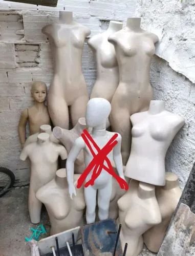 Maniquim a venda 