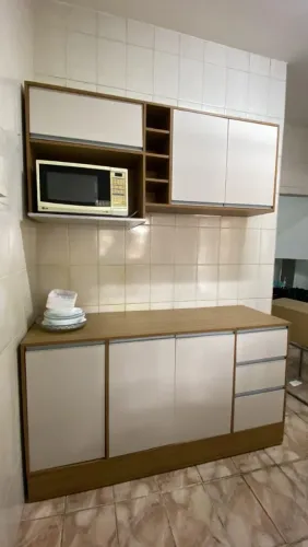 Armário de cozinha + micro-ondas(doação)