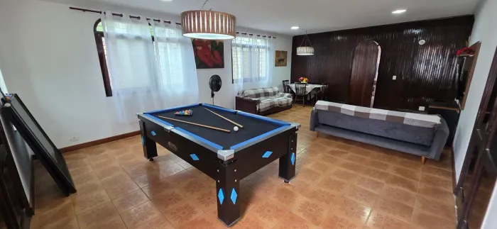 Casa 6 quartos 6 banheiros Piscina churrasqueira sinuca Ping pong 