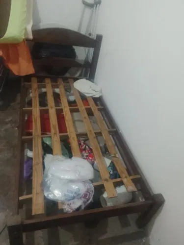 Cama de solteiro retirada por conta do comprador