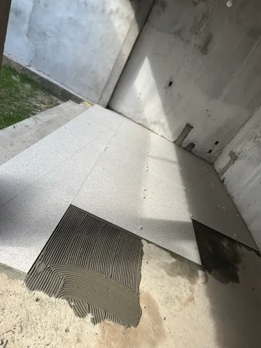 Pedreiro e bombeiro hidráulico 