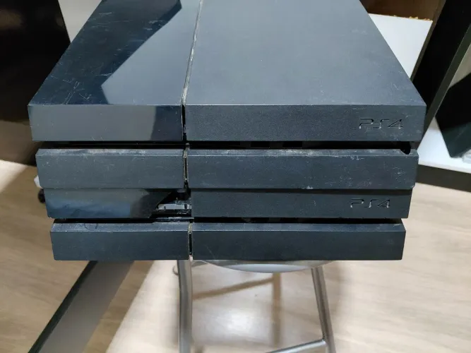 Peças e carcaças de ps4!