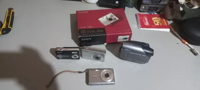 Lote com 4 Câmeras Digitais + 1 Filmadora Mini VHS (Para Coleção