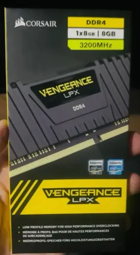 Memória ram DDR4   8 giga 3200 mhz 600 reais uma ou 2 por 1.000 reais 