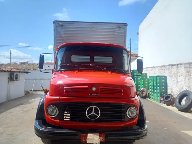 Caminhão Bau Mercedes Bens 1113