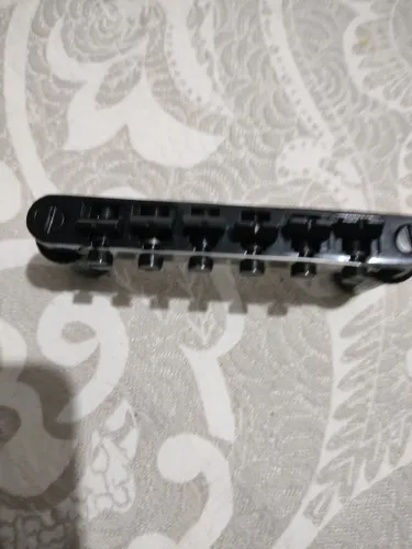 Ponte tune-o-matic preta para guitarra (nova)