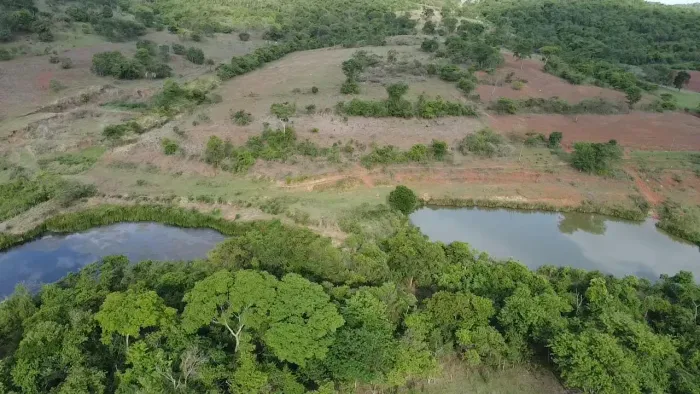 Chácara à venda com 5 alqueires com 2 represas e água no fundo
