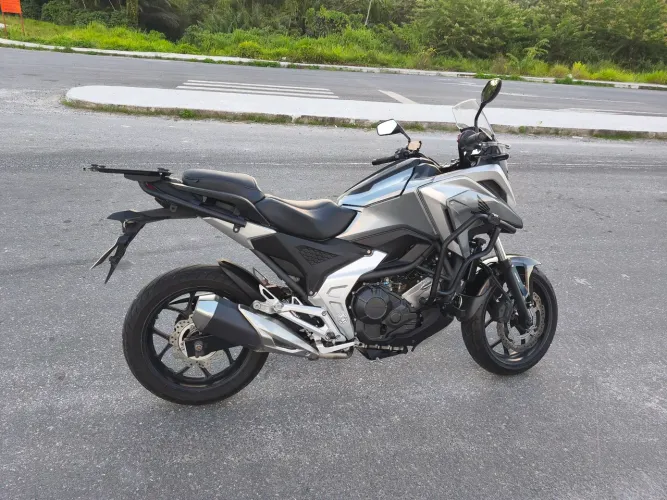 Honda NC 750X 2024 - Baixa km, pneus novos e revisões Honda