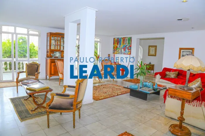 CASA ASSOBRADADA - PACAEMBÚ - SP