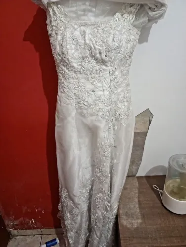 Vestido de noiva usado somente uma vez impecável preço bem baixo pra sair hoje