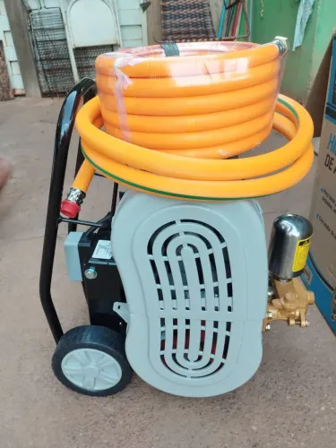 Vende se uma lavadora de alta pressão nova de 127V