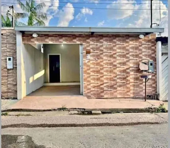 Vendo casa no Educandos, Próximo ao Atacadão - Aceito Entrada e negocio as parcelas.