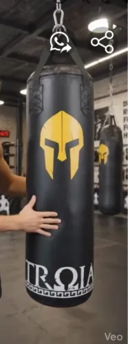 Saco de Pancada Boxe Troia 90 cm Com Enchimento + Luva Infantil