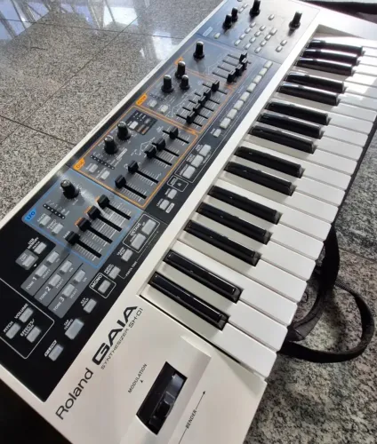 Roland Gaia Sh1