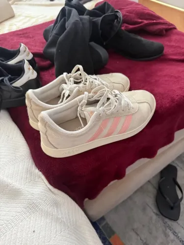 Tênis adidas