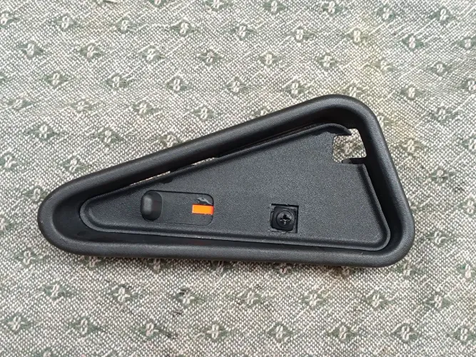 Trava + Moldura da maçaneta interna Orig. GM S10 / Blazer Esquerda (L)