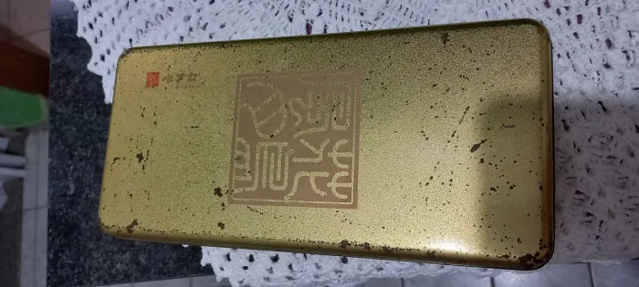 Lata Coreana dourada