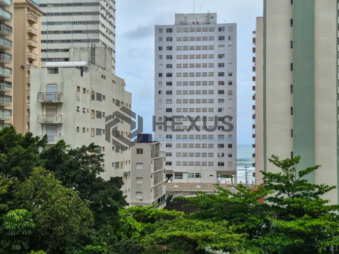Apartamento reformado com vista mar a uma quadra da Praia das Pitangueiras, Guaruja