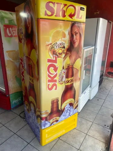 Cervejeira porta Cega 570L Grande 220V Relógio Digital -6 Negativo