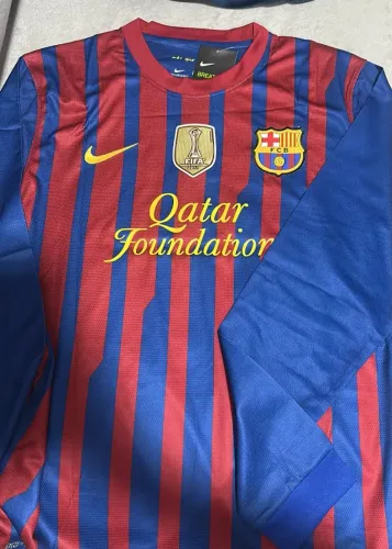 Camisa Barcelona 2011-2012, Mangas Longas, com patch de campeão mundial 2011, e MESSI 10