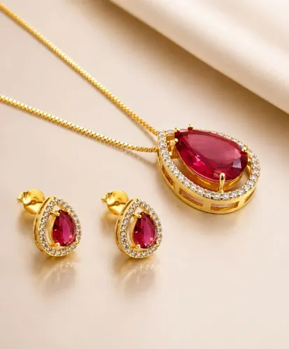 Conjunto de colar e brincos vermelho rubi banhado a ouro com pedras de zircônia