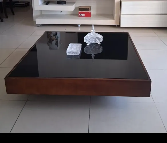 Mesa de centro em madeira maciça