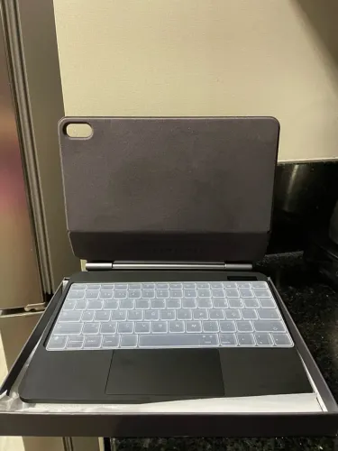Capa com Teclado Bluetooth Bettdow A1931 -Preta