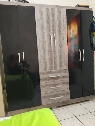 Guarda roupa 6 portas e 3 gavetas