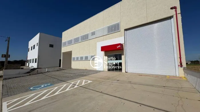 SALÃO INDUSTRIAL NOVO COM 841,74M² COM DOCA , MEZANINO E PÉ DIREITO 8 METROS.
