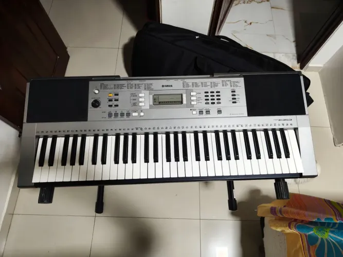 Teclado musical yamaha psr-E353