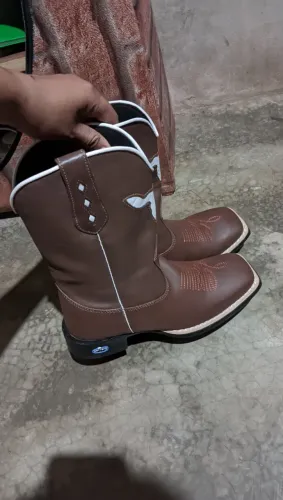 Bota texana (nunca foi usada)