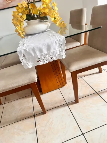 Mesa com 4 cadeiras 