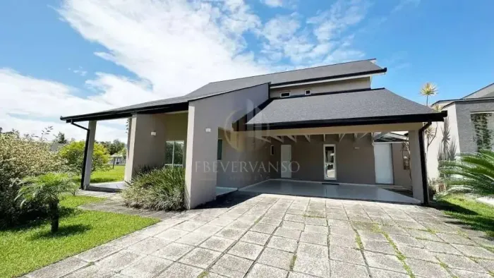 LOC. TEMP. CASA C/ PISCINA E SALÃO DE JOGOS EM GUARATUBA