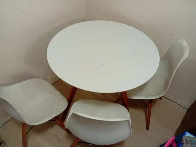 Mesa com 4 cadeiras