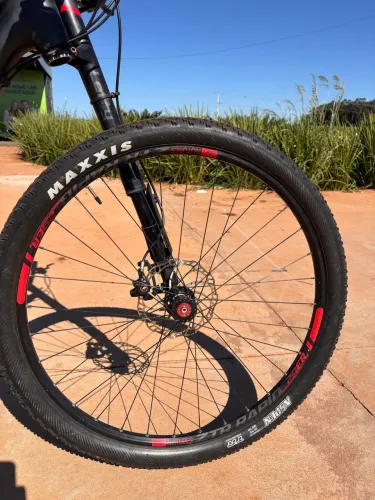 Cannondale F29 Carbon 3 - Tamanho M (Médio)