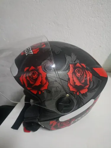 Capacete feminino