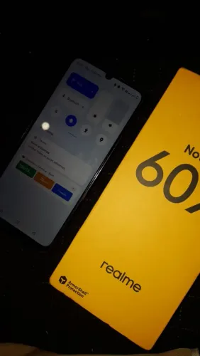 Célula com caixa e nota